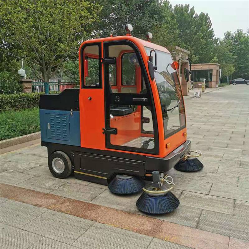 綠色城市新“清道夫” 新能源電動三輪掃路車引領(lǐng)環(huán)衛(wèi)新風(fēng)尚